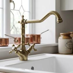 brass-kitchen-faucet-old-fashion-bronze